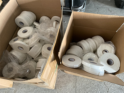 損壞的泡棉膠帶